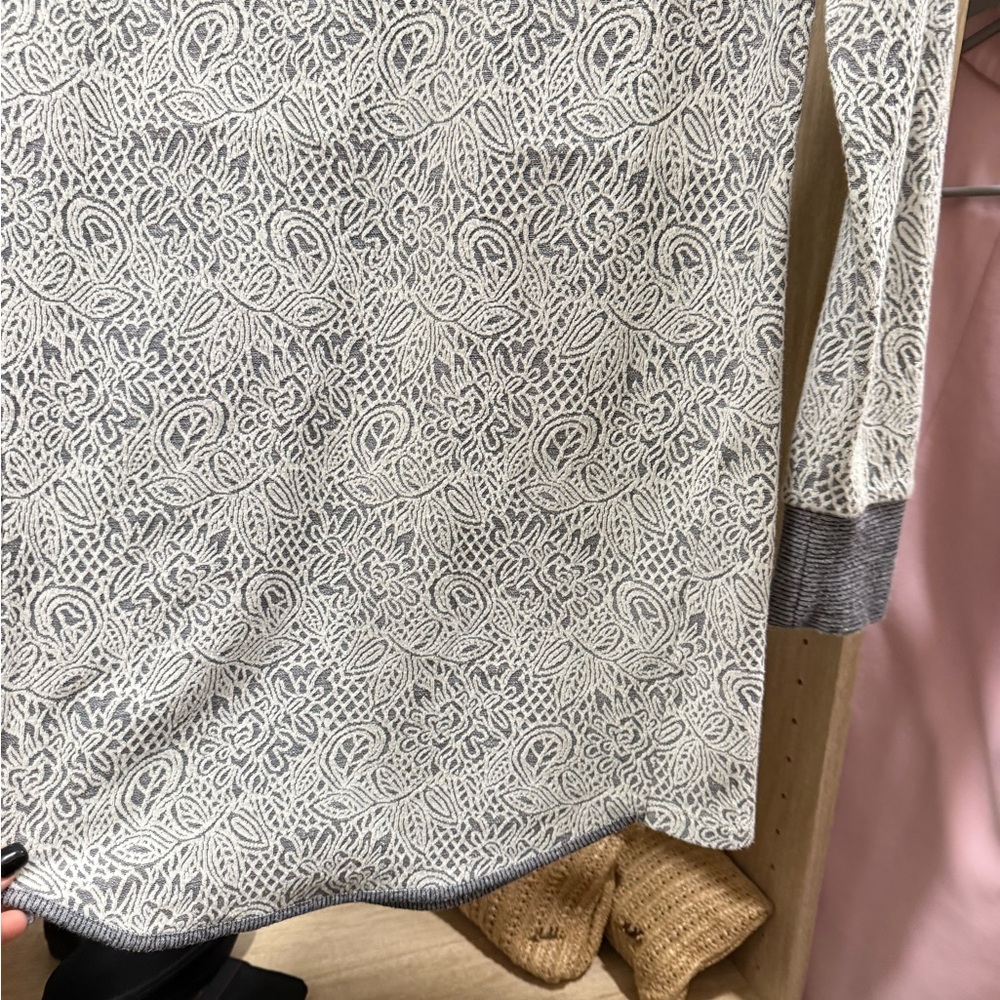 BCBGeneration Gray Patterned Knit Top - image 5